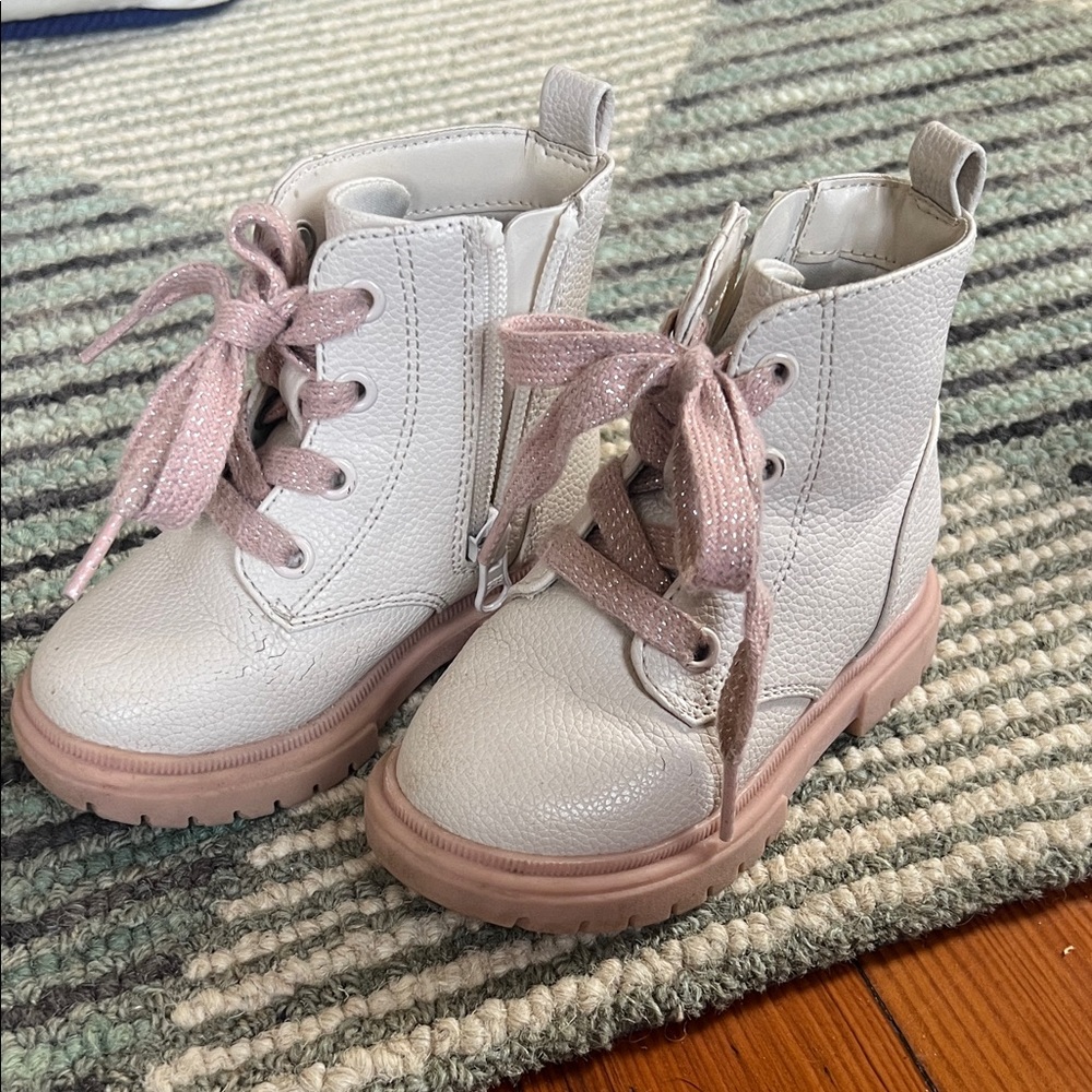 Cat & Jack size toddler 7 white doc marten